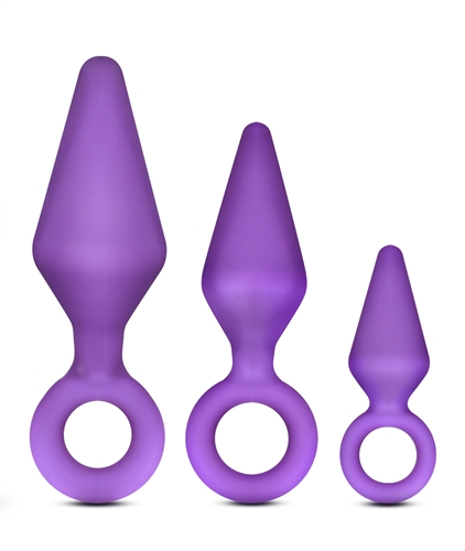 Need a little training.. The Candy Rimmer kit comes with 3 plugs ranging from small to large. An anal training kit is the most effective way to get acquainted with anal play. Starting with the smallest size for beginners you can slowly graduate to the medium size then to the large size when you are fully comfortable. Use this kit if you and your partner want to try anal intercourse. Or just use it in addition to your regular erotic play. The ring handl is used to manipulate and retireve the Candy Rimmer and is also a safety measure to prevent overinsertion.