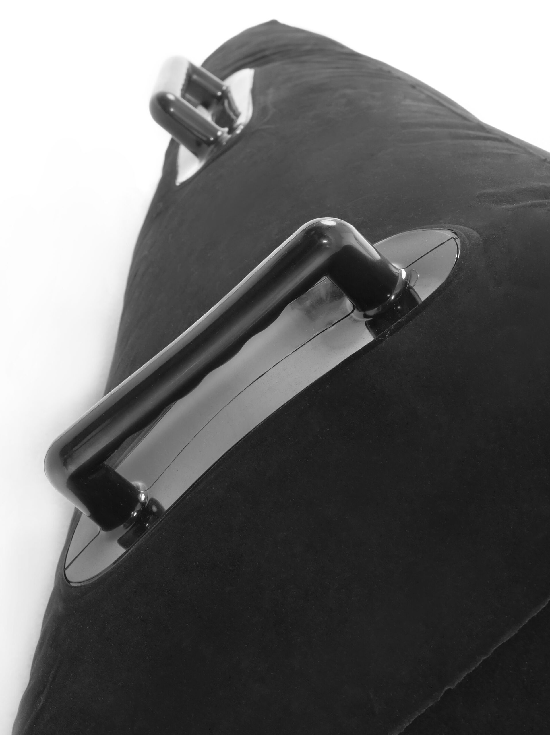 flocked design allows you to relax in any position without sliding off