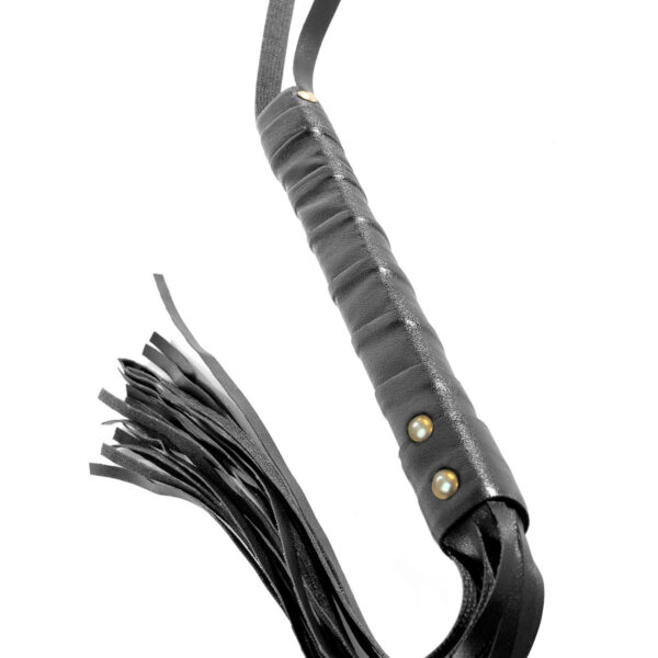 Show your lover who's boss with the Fetish Fantasy Limited Edition Cat-O-Nine  Tails. One smack of the cat o' nine tails' tresses and your lover will know  who's in charge! <br><br> Length: 25" (63.5 cm)