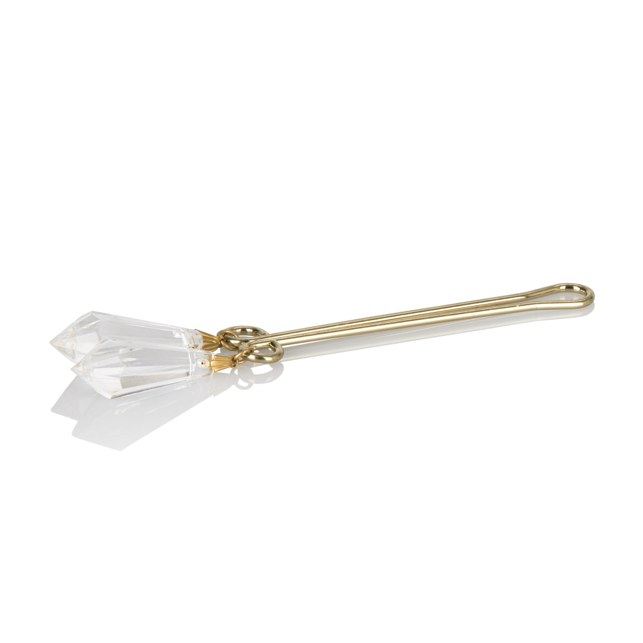 with sleek and smooth ABS beads. The non-piercing clip measures 4.25/11 cm and is designed to fit around the clitoris and inner lips for comfortable stimulation wear. To use